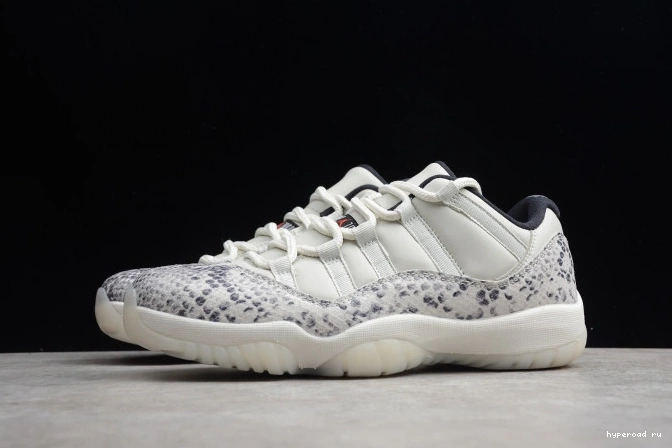Air 11 Low Bone Snake SE Jordan CD6846-002 Light 0525